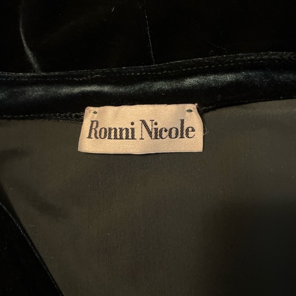 Velvet green A line dress - Picture 3 of 3